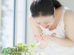 鹽水洗臉對(duì)皮膚有傷害嗎?鹽水洗臉的功效與作用 鹽水洗臉對(duì)皮膚有傷害嗎?鹽水洗臉的功效與作用