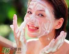 鹽水洗臉用什么鹽?鹽水洗臉?lè)哦嗌冫}?