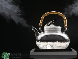 冬天喝涼水好嗎？冬天喝冷水還是熱水？