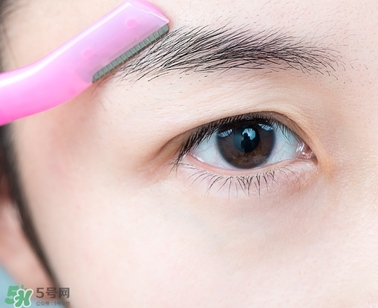 修眉刀怎么用？修眉刀使用方法圖解