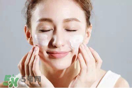 用完卸妝膏還要用洗面奶嗎？用完卸妝膏后需要用洗面奶嗎？