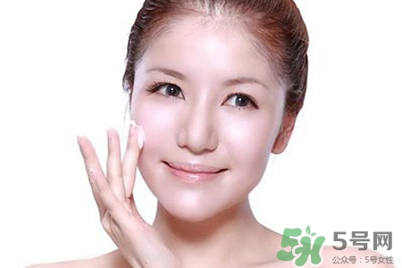 卸妝膏和卸妝水哪個(gè)好？卸妝膏和卸妝水的區(qū)別