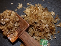 紅糖結(jié)塊了如何恢復(fù)軟?紅糖結(jié)塊還能吃嗎