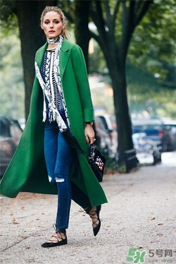 草綠色大衣怎么搭配？草綠色大衣穿衣搭配