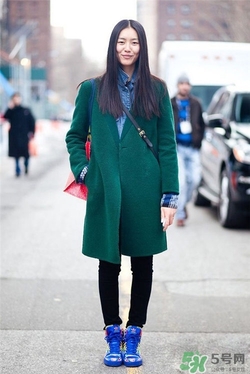 草綠色大衣怎么搭配？草綠色大衣穿衣搭配