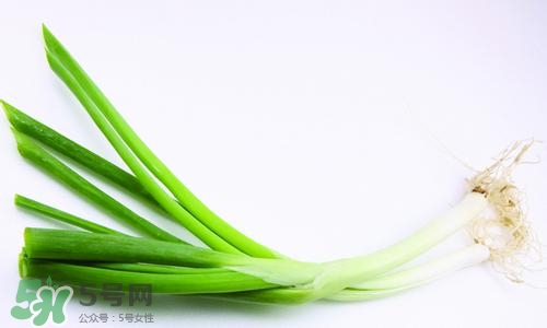 生吃大蔥有什么好處?生吃大蔥有什么好處和壞處? 生吃大蔥有什么好處?生吃大蔥有什么好處和壞處?