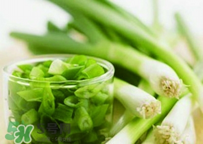 生吃大蔥有什么好處?生吃大蔥有什么好處和壞處? 生吃大蔥有什么好處?生吃大蔥有什么好處和壞處?