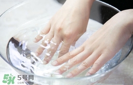 熱水泡手有什么好處?熱水泡手有什么好處和壞處 熱水泡手有什么好處?熱水泡手有什么好處和壞處