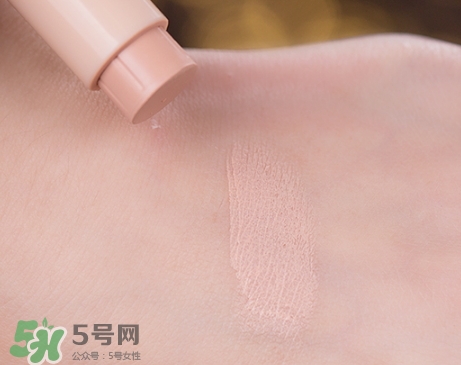 愛麗小屋唇部遮瑕膏怎么樣？愛麗小屋唇部遮瑕膏好用嗎？