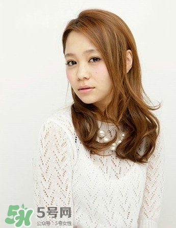 棕色頭發(fā)圖片女生_棕色中長發(fā)卷發(fā)發(fā)型圖片 棕色頭發(fā)圖片女生_棕色中長發(fā)卷發(fā)發(fā)型圖片