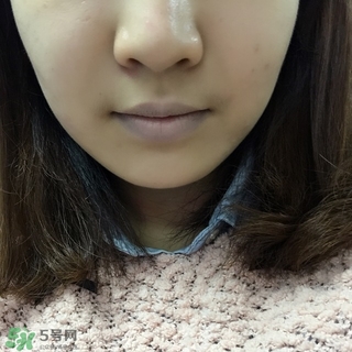 愛麗小屋唇部遮瑕膏怎么樣？愛麗小屋唇部遮瑕膏好用嗎？