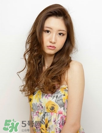 棕色頭發(fā)圖片女生_棕色中長發(fā)卷發(fā)發(fā)型圖片 棕色頭發(fā)圖片女生_棕色中長發(fā)卷發(fā)發(fā)型圖片