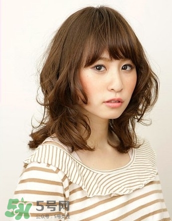 棕色頭發(fā)圖片女生_棕色中長發(fā)卷發(fā)發(fā)型圖片 棕色頭發(fā)圖片女生_棕色中長發(fā)卷發(fā)發(fā)型圖片