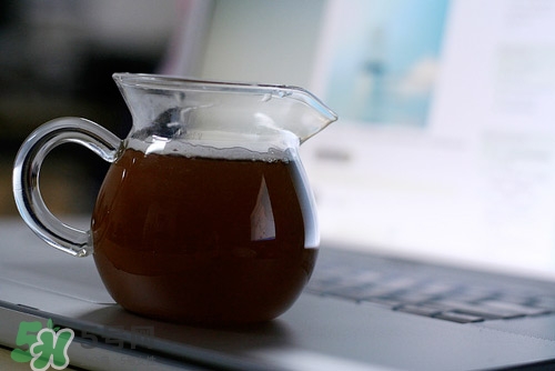 口腔潰瘍可以喝涼茶嗎?口腔潰瘍喝涼茶有用嗎 口腔潰瘍可以喝涼茶嗎?口腔潰瘍喝涼茶有用嗎