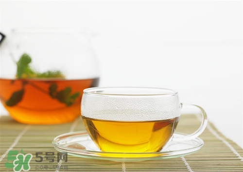 口腔潰瘍可以喝涼茶嗎?口腔潰瘍喝涼茶有用嗎 口腔潰瘍可以喝涼茶嗎?口腔潰瘍喝涼茶有用嗎