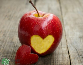 蘋果放在水里是沉還是??？蘋果的密度是多少？