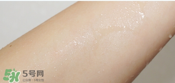 高絲卸妝油粉色和藍(lán)色哪個(gè)好？高絲卸妝油粉瓶藍(lán)瓶區(qū)別