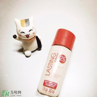 rimmel芮謎粉底液紅瓶藍瓶哪個好？rimmel粉底液紅藍瓶對比