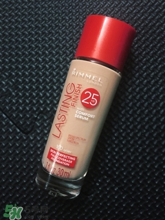 rimmel芮謎粉底液紅瓶藍瓶哪個好？rimmel粉底液紅藍瓶對比