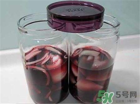 紅酒泡洋蔥的做法 紅酒泡洋蔥的神奇功效與作用 紅酒泡洋蔥的做法 紅酒泡洋蔥的神奇功效與作用