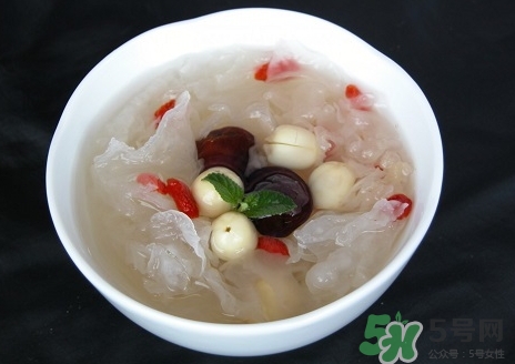 銀耳蓮子湯要煮多久熟?銀耳蓮子湯熬多長時(shí)間? 銀耳蓮子湯要煮多久熟?銀耳蓮子湯熬多長時(shí)間?