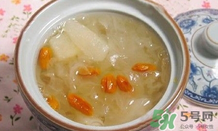 銀耳蓮子湯要煮多久熟?銀耳蓮子湯熬多長時(shí)間? 銀耳蓮子湯要煮多久熟?銀耳蓮子湯熬多長時(shí)間?