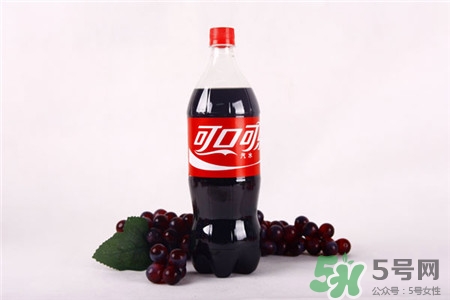 白酒和可樂(lè)能一起喝嗎?白酒和可樂(lè)一起喝會(huì)怎樣? 白酒和可樂(lè)能一起喝嗎?白酒和可樂(lè)一起喝會(huì)怎樣?