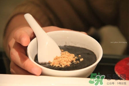 芝麻糊可以加蜂蜜嗎？芝麻糊和蜂蜜能一起吃嗎？