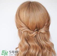 仙系花環(huán)半編發(fā)發(fā)型 半身扭編發(fā)教程 仙系花環(huán)半編發(fā)發(fā)型 半身扭編發(fā)教程