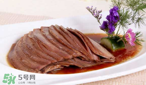 豬舌頭上的白苔怎么撕下來？豬舌頭上的白苔能吃嗎？