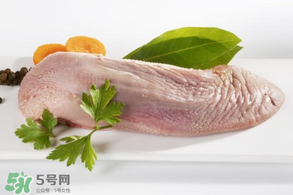 豬舌頭上的白苔怎么撕下來？豬舌頭上的白苔能吃嗎？