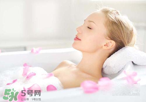 牛奶浴多久泡一次最好？牛奶浴一次泡多久？