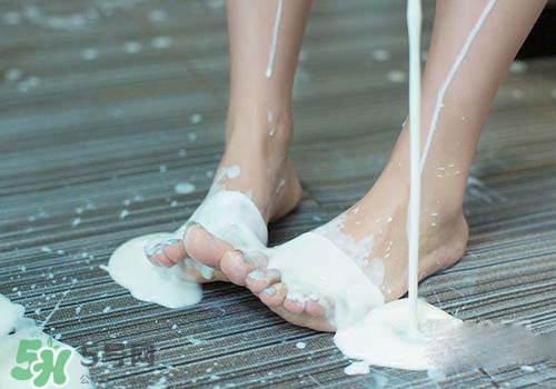 牛奶浴多久泡一次最好？牛奶浴一次泡多久？