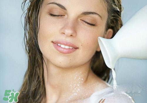 牛奶浴多久泡一次最好？牛奶浴一次泡多久？