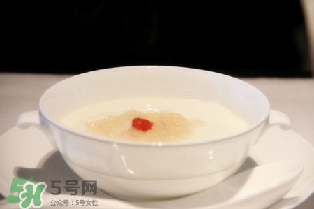 燕窩可以和銀耳一起燉嗎?一起燉好嗎 燕窩可以和銀耳一起燉嗎?一起燉好嗎