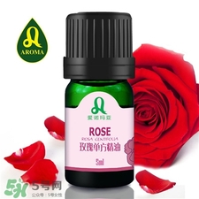 玫瑰精油可以直接涂臉上嗎?玫瑰精油怎么用在臉上? 玫瑰精油可以直接涂臉上嗎?玫瑰精油怎么用在臉上?