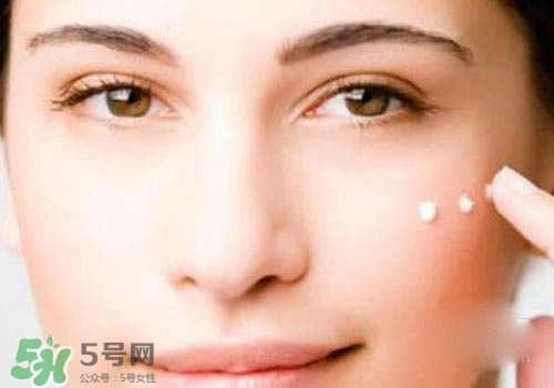 妝前乳是粉底液嗎？妝前乳和粉底液的區(qū)別