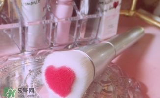 kiko2017情人節(jié)愛心口紅色號(hào) kiko2017情人節(jié)愛心口紅試色