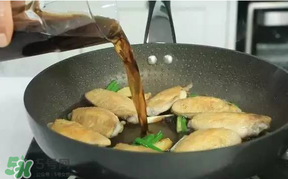 雞翅用熱水焯還是涼水？雞翅焯水冷水下鍋還是熱水？