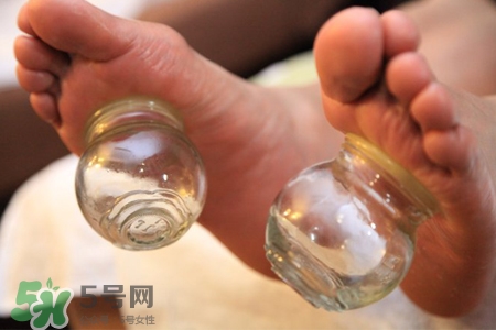 拔罐放血可以祛痘嗎？拔罐放血能治痘痘嗎？