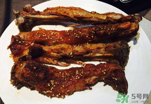 烤箱烤羊排多長時(shí)間？烤箱烤羊排的溫度和時(shí)間