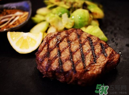 自己煎牛排要多久？牛排煎多久能熟？