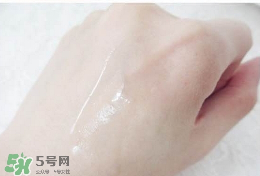 美容液是化妝水嗎？美容液和化妝水的區(qū)別