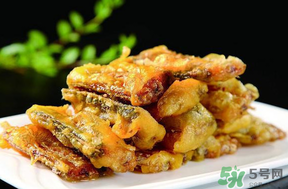 面粉炸魚怎么做？怎么用面粉炸魚？