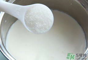 面糊用熱水還是涼水？面糊是用熱水調(diào)還是用涼水調(diào)？