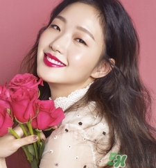 蘭蔻菁純唇膏378試色 蘭蔻菁純絲絨唇膏378試色圖 蘭蔻菁純唇膏378試色 蘭蔻菁純絲絨唇膏378試色圖