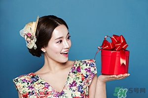 過年去女方家?guī)裁炊Y物_過年去女朋友家買什么 過年去女方家?guī)裁炊Y物_過年去女朋友家買什么