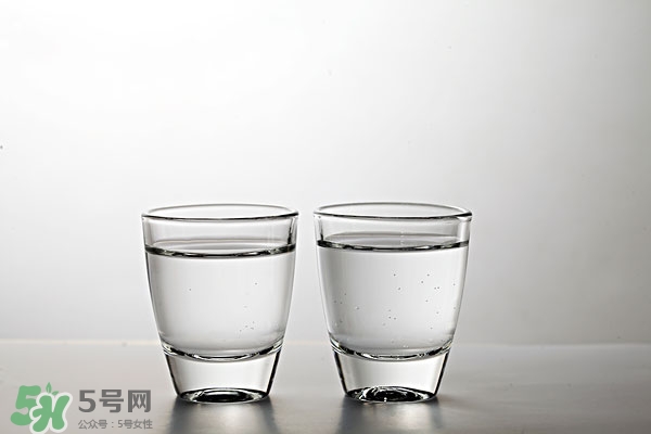 喝白酒有什么好處？怎么喝酒不容易醉