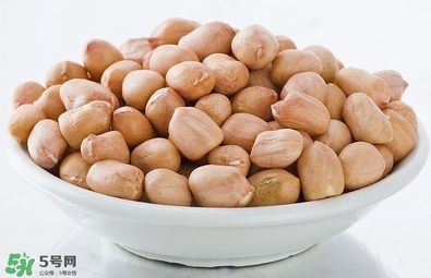 冬天吃花生好嗎？冬天吃花生會上火嗎？
