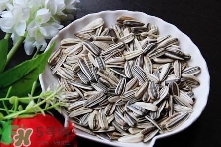 吃瓜子會(huì)口腔潰瘍嗎？口腔潰瘍可以吃瓜子嗎？